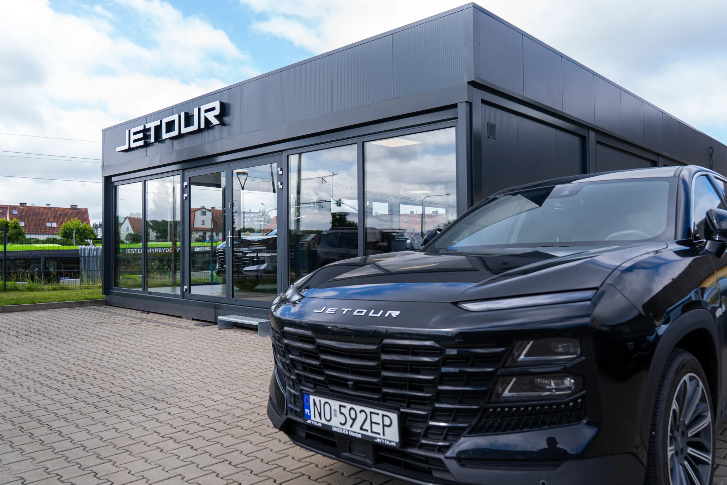 Jetour Dashing — SUV coupé przed salonem Daszuta
