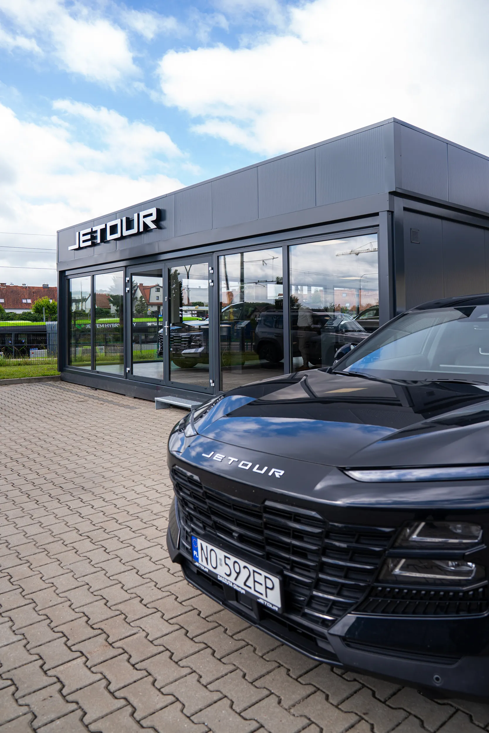 Salon Jetour Daszuta, wejście przy Tuwima 23