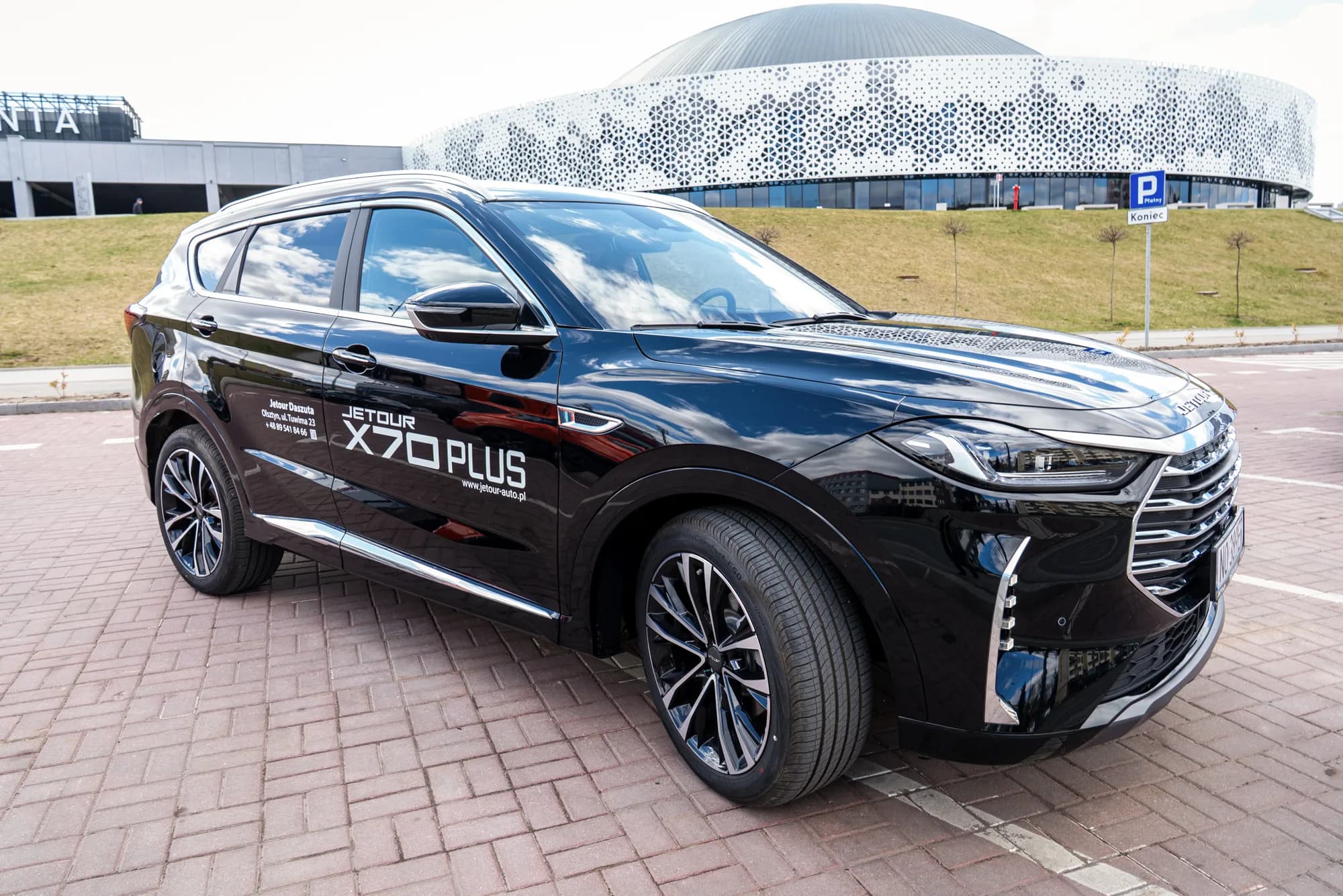 Jetour X70 Plus, 7-miejscowy SUV przy hali Urania w Olsztynie